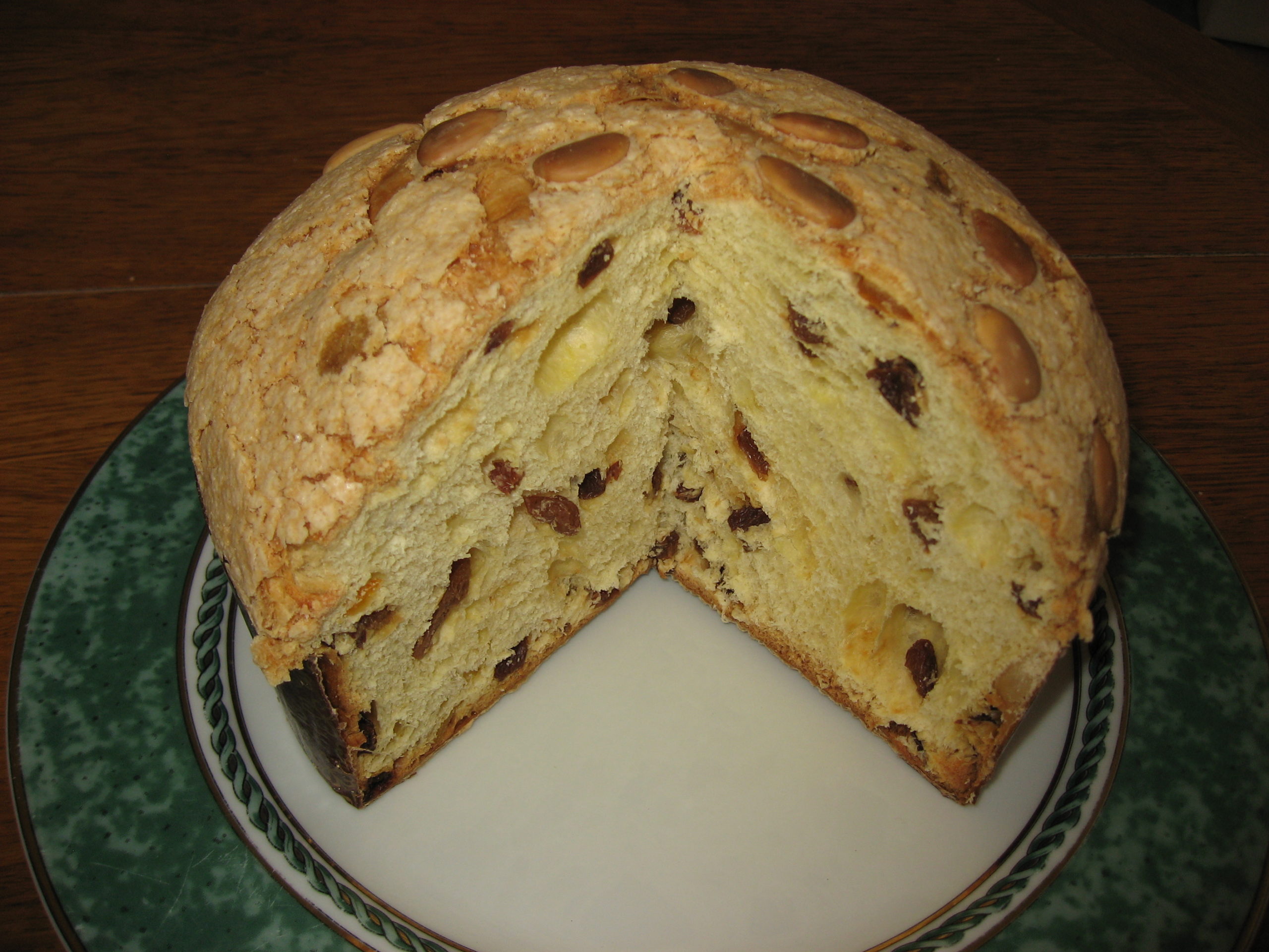 Panettone traditionnel en croûte d'amandes et noisettes 750g